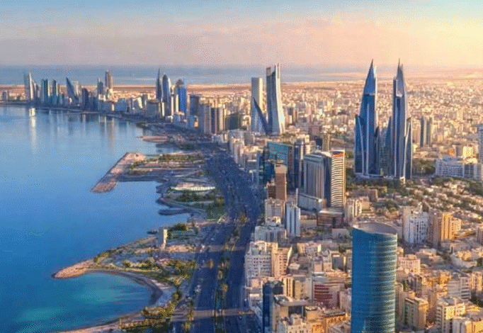 مدينة-تجمع-الأسواق-التاريخية-والأبراج-الحديثة-على-ساحل-الخليج-العربي